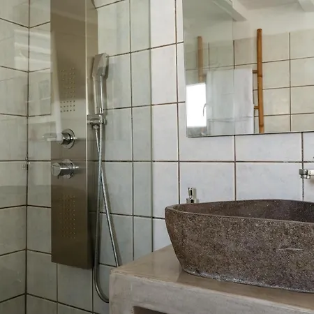 Kleris 8 Apartment